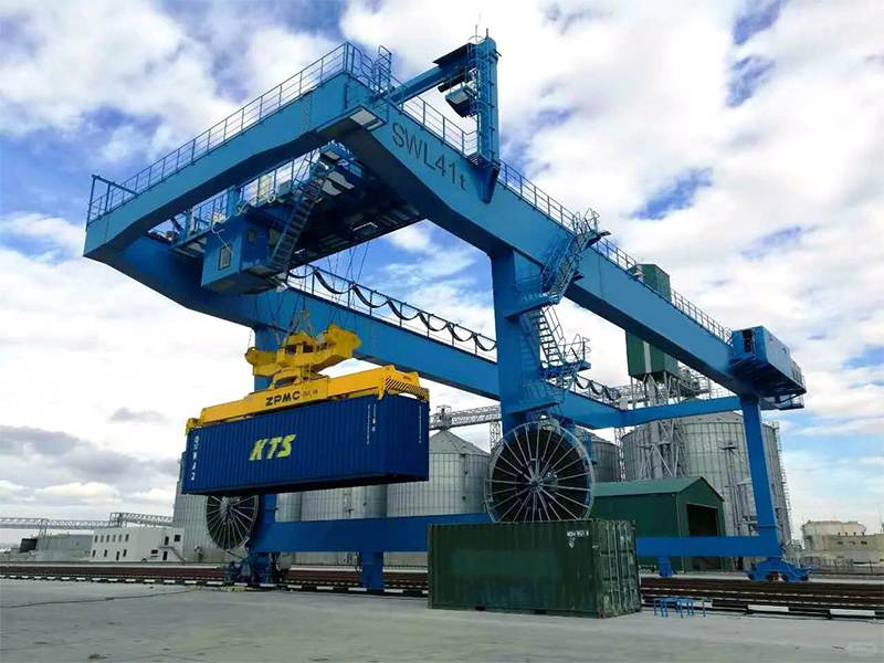 轨道式集装箱门式起重机5内容图.jpg