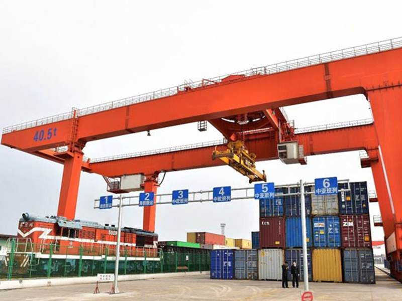 Rail  mounted  container  gantry  cranes